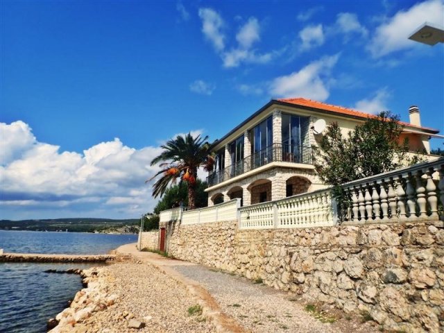 Apartmani Laura - Maslenica (Zadar) A1 (2+2) 74006-A1